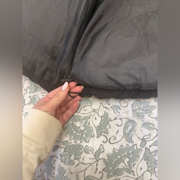 Black puffer jacket - Picture 4 of 8